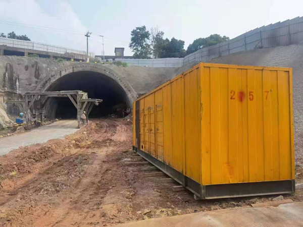 沙湖原种场发电机出租自启装置的工作原理是什么？