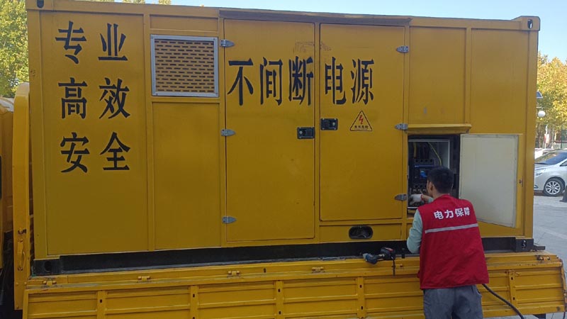 沙湖原种场柴油发电机组和UPS电源配合使用时，如何避免切换过程中的电力中断？